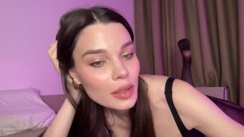 Ember Valentine online show from April 5, 2026, 9:23 pm
