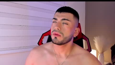 Snapshot of alexander_diiaz chatting on April 21, 2026, 12:22 pm Alexander Diaz online show from April 21, 2026, 12:22 pm