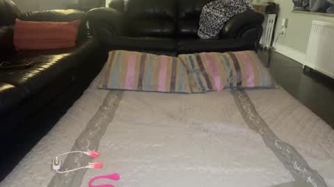 Alex  John online show from January 6, 2025, 1:31 am