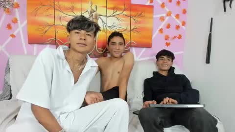 chicos hot online show from February 24, 2025, 6:38 am
