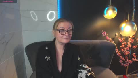 Snapshot of alexandra_kind chatting on December 19, 2024, 6:01 pm Alexandra online show from December 19, 2024, 6:01 pm