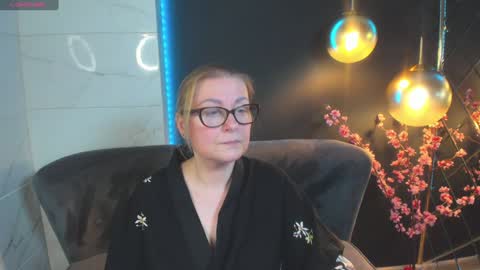 Snapshot of alexandra_kind chatting on December 20, 2024, 8:01 pm Alexandra online show from December 20, 2024, 8:01 pm