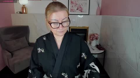 Snapshot of alexandra_kind chatting on January 30, 2025, 8:42 pm Alexandra online show from January 30, 2025, 8:42 pm