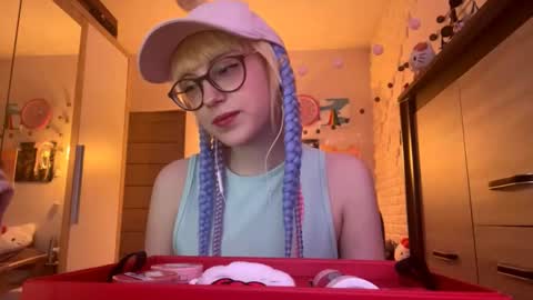 Lia online show from November 20, 2025, 2:06 pm