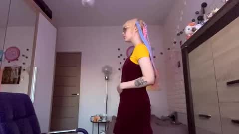 Lia online show from November 22, 2025, 2:05 pm