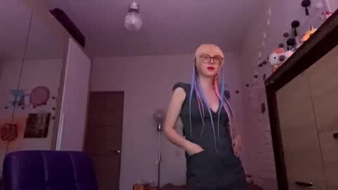 Lia online show from November 26, 2025, 2:07 pm