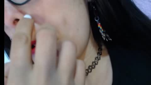 alexandrasaen online show from November 6, 2025, 11:48 pm