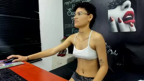 alexanndra_0 online show from June 25, 2026, 3:27 pm