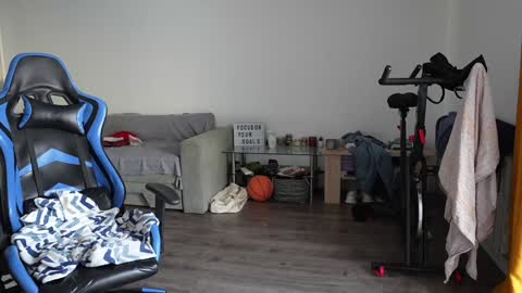 alexfit96 online show from February 7, 2025, 1:43 pm