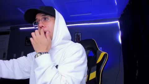 alexgiraldo__ online show from October 30, 2025, 10:16 am