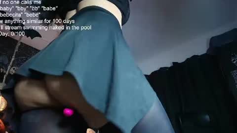 Snapshot of alexhoe_ chatting on July 8, 2026, 6:56 pm Alex online show from July 8, 2026, 6:56 pm