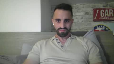 alexhot132 online show from May 8, 2026, 8:58 pm
