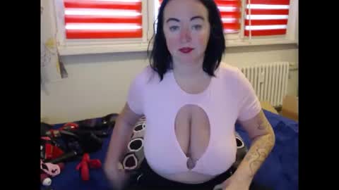 alexie33 online show from December 5, 2025, 8:01 am