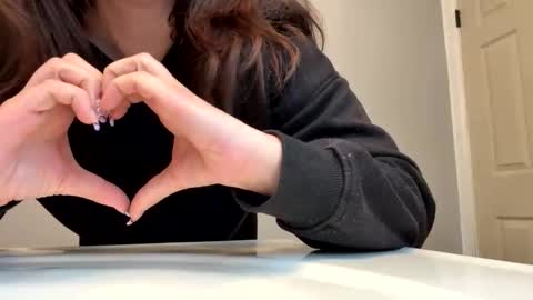 alexislove8 online show from November 13, 2025, 3:22 pm