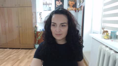 AlexisMillers online show from November 3, 2025, 9:32 am