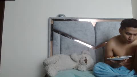 alex y luisa online show from December 1, 2025, 3:06 pm