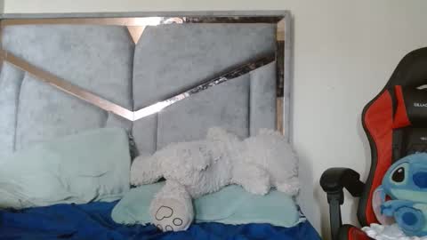 alex y luisa online show from April 4, 2026, 3:53 pm