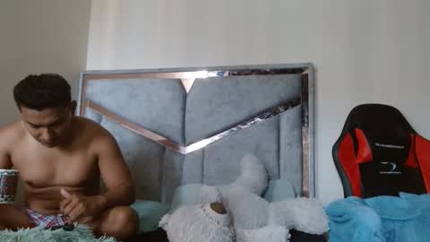 Snapshot of alexvsluisa chatting on May 14, 2026, 3:19 pm alex y luisa online show from May 14, 2026, 3:19 pm