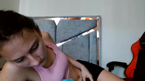 Snapshot of alexvsluisa chatting on June 10, 2026, 3:55 pm alex y luisa online show from June 10, 2026, 3:55 pm
