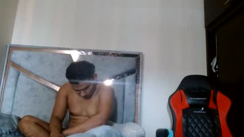 Snapshot of alexvsluisa chatting on June 24, 2026, 4:39 pm alex y luisa online show from June 24, 2026, 4:39 pm