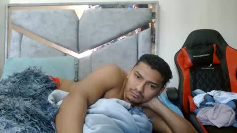 Snapshot of alexvsluisa chatting on June 25, 2026, 3:05 pm alex y luisa online show from June 25, 2026, 3:05 pm