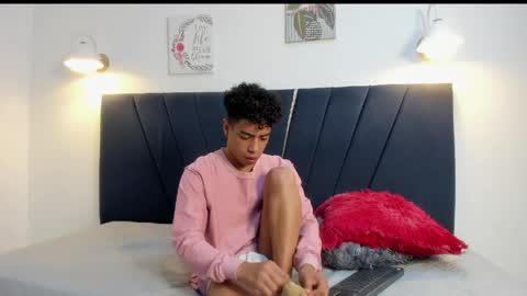 alexx_cum18 online show from April 27, 2026, 7:01 pm