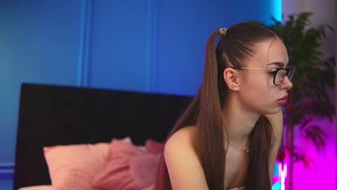 Alexxis Rae online show from December 4, 2025, 4:33 am