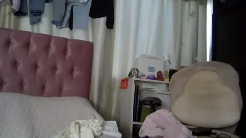 Snapshot of alia054 chatting on December 3, 2024, 12:38 pm Alia online show from December 3, 2024, 12:38 pm