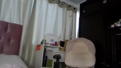 Snapshot of alia054 chatting on December 4, 2024, 12:25 pm Alia online show from December 4, 2024, 12:25 pm