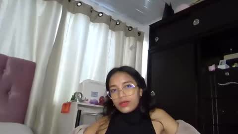 Snapshot of alia054 chatting on December 4, 2024, 3:32 pm Alia online show from December 4, 2024, 3:32 pm