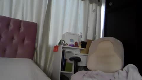 Snapshot of alia054 chatting on December 5, 2024, 12:44 pm Alia online show from December 5, 2024, 12:44 pm