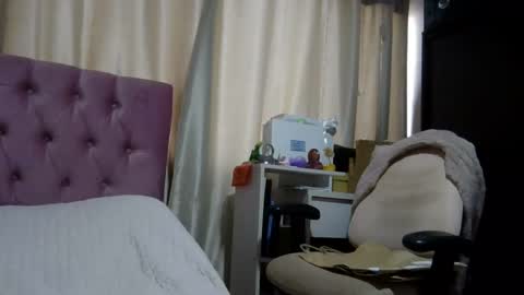 Snapshot of alia054 chatting on December 9, 2024, 1:02 pm Alia online show from December 9, 2024, 1:02 pm