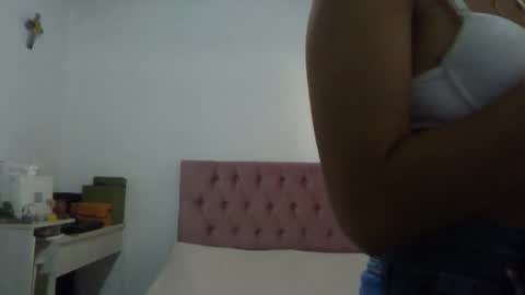 Snapshot of alia054 chatting on January 25, 2025, 12:47 pm Alia online show from January 25, 2025, 12:47 pm