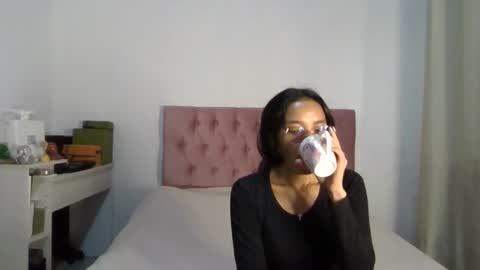 Snapshot of alia054 chatting on February 7, 2025, 3:41 pm Alia online show from February 7, 2025, 3:41 pm