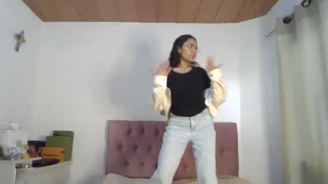 Snapshot of alia054 chatting on February 11, 2025, 3:51 pm Alia online show from February 11, 2025, 3:51 pm