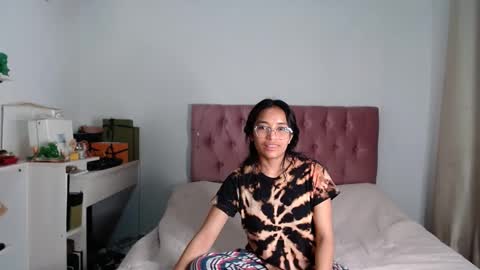 Snapshot of alia054 chatting on October 4, 2025, 12:19 am Alia online show from October 4, 2025, 12:19 am