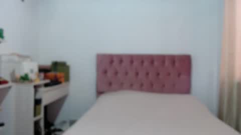 Snapshot of alia054 chatting on October 18, 2025, 12:06 pm Alia online show from October 18, 2025, 12:06 pm