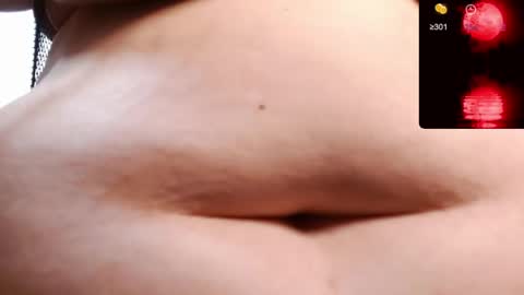 Snapshot of alicce_moon_ chatting on May 2, 2026, 8:14 pm online show from May 2, 2026, 8:14 pm