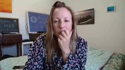 Snapshot of alice8363 chatting on October 6, 2025, 8:34 am Alice online show from October 6, 2025, 8:34 am
