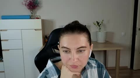 Alice online show from October 10, 2025, 7:24 pm