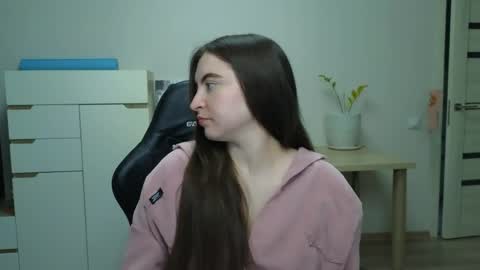 Alice online show from April 19, 2026, 4:28 pm