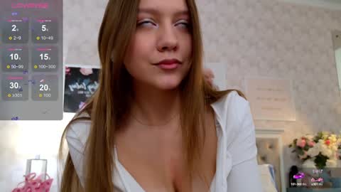 Snapshot of alice_charmy chatting on January 29, 2025, 8:18 am Alice in Wonderland online show from January 29, 2025, 8:18 am