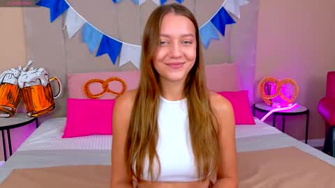 Snapshot of alice_charmy chatting on October 5, 2025, 6:23 am Alice in Wonderland online show from October 5, 2025, 6:23 am