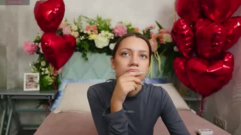 Snapshot of alice_charmy chatting on February 15, 2026, 5:09 pm Alice in Wonderland online show from February 15, 2026, 5:09 pm