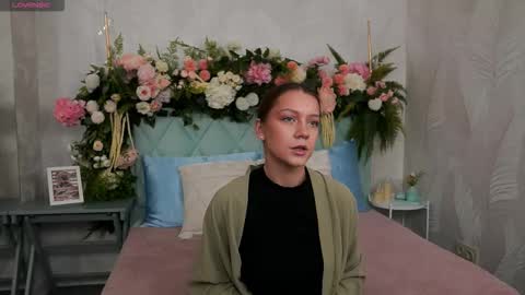 Snapshot of alice_charmy chatting on March 4, 2026, 5:19 pm Alice in Wonderland online show from March 4, 2026, 5:19 pm