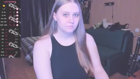 Snapshot of alice_dreamgirl_ chatting on October 17, 2025, 11:46 am Alice 3 online show from October 17, 2025, 11:46 am