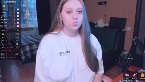 Snapshot of alice_dreamgirl_ chatting on November 28, 2025, 1:03 pm Alice 3 online show from November 28, 2025, 1:03 pm