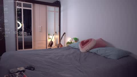 Snapshot of alice_edward chatting on May 26, 2026, 3:52 pm DONT YOU DARE NOT SEEING MY BIRTHDAY STREAM NOVEMBER 12 ILL BE 21 1400 GMT-5 CHECK MY LOVENSE WISHLIST online show from May 26, 2026, 3:52 pm
