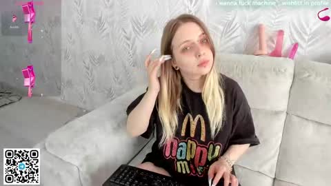 Snapshot of alice_halle chatting on April 27, 2026, 6:55 am alice_halle online show from April 27, 2026, 6:55 am