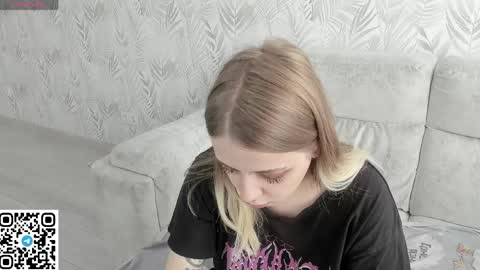 Snapshot of alice_halle chatting on June 2, 2026, 8:38 am alice_halle online show from June 2, 2026, 8:38 am